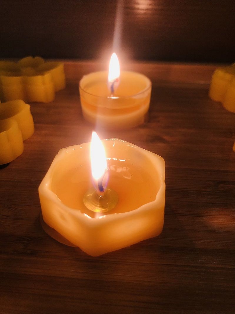 nến Tealight có thời gian cháy rất lâu tạo nên điểm nhấn mới